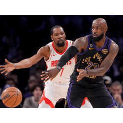 41-vuotias LeBron James dominoi edelleen kenttää