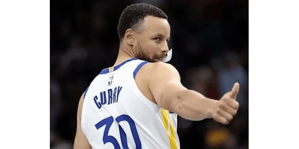 Curry on edelleen Warriorsin ydin, mutta heidän tiensä mestaruuteen on yhä vaikeampi Curry on edelleen Warriorsin ydin, mutta heidän tiensä mestaruuteen on yhä vaikeampi