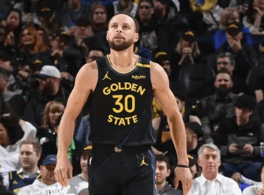 Curry loukkaantui ja poistui kentältä, Butler johti Warriorsin tiukkaan voiton Raptoreista